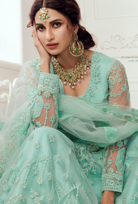 Ghagra choli sale with jewellery